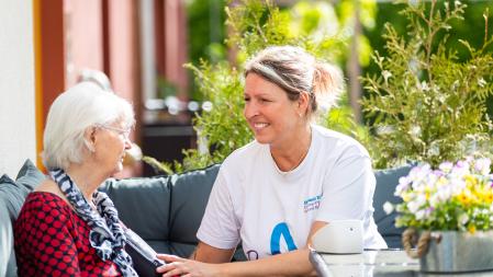 Wohngemeinschaft Hohenschönhausen Mitarbeiterin und Bewohnerin