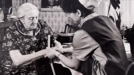 Gemeindeschwester, Diakonissin 1970ger Jahren in der DDR Berlin Lichtenberg