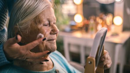 Wahlleistungen Frau Gesichtspflege