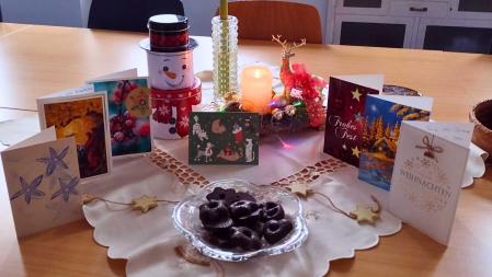 Illustration von fr&ouml;hlichen Menschen